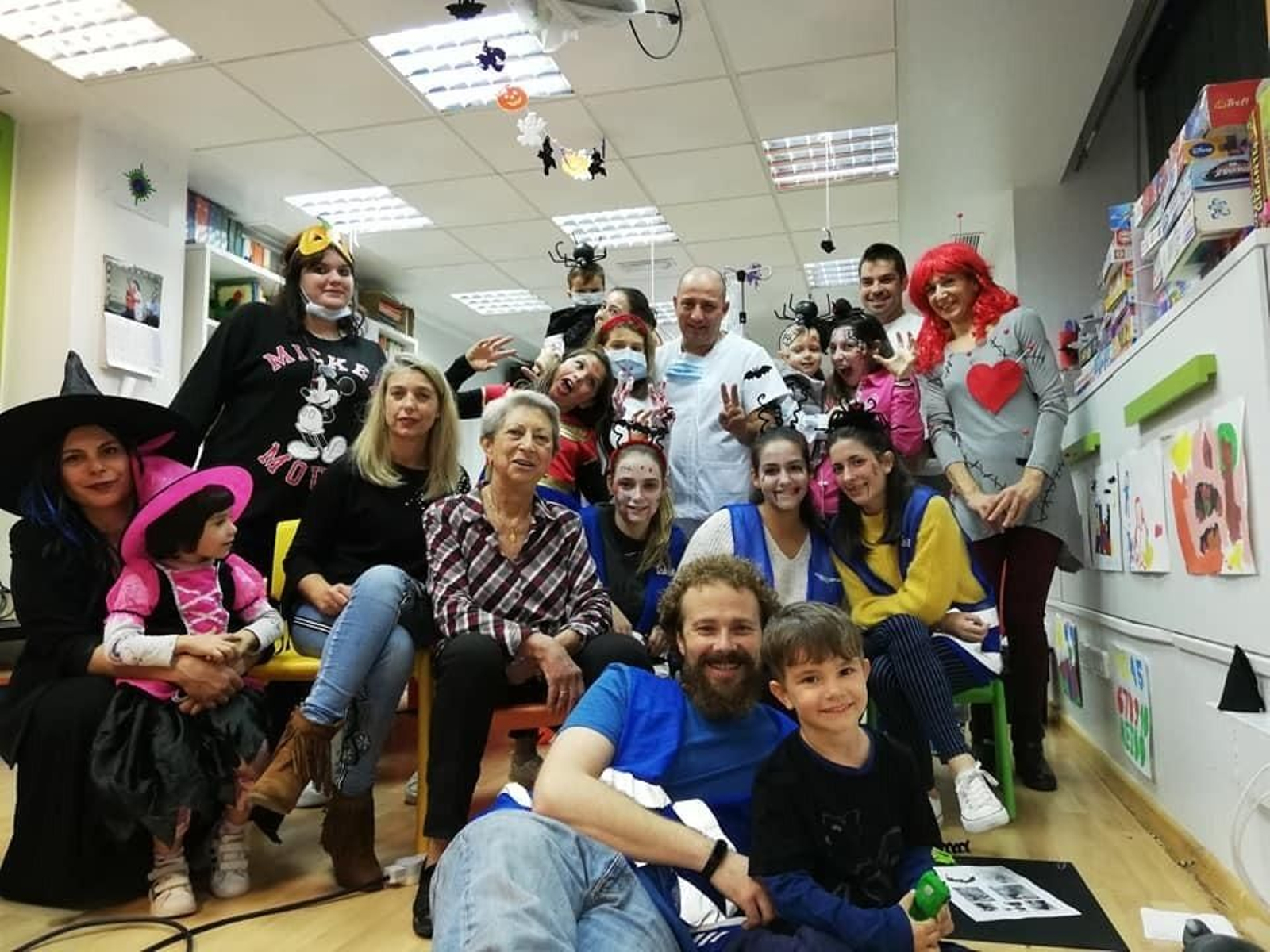 Calabazas, brujas, arañas y chuches en oncología infantil
