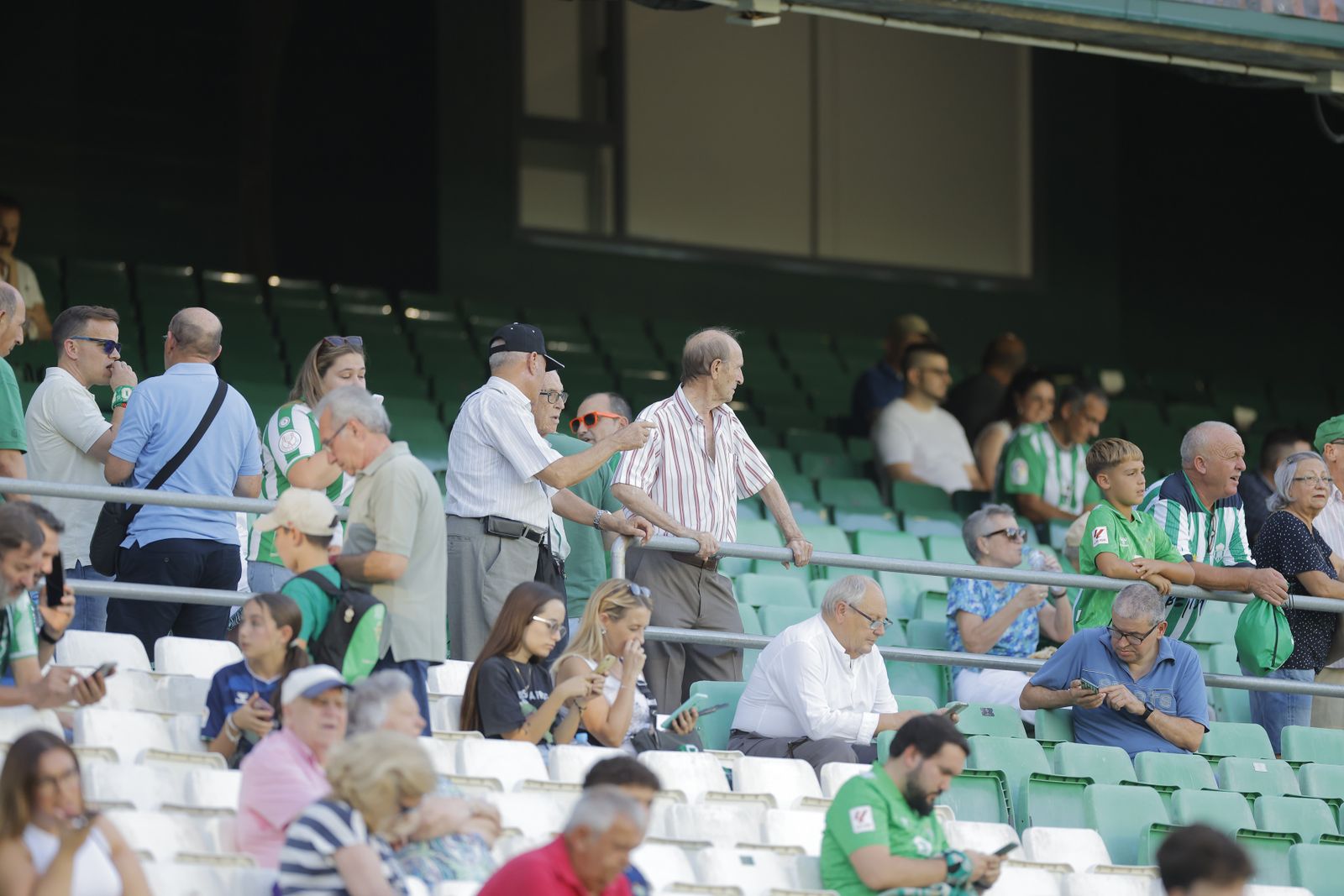 Búscate en la fotos del Betis-Sparta