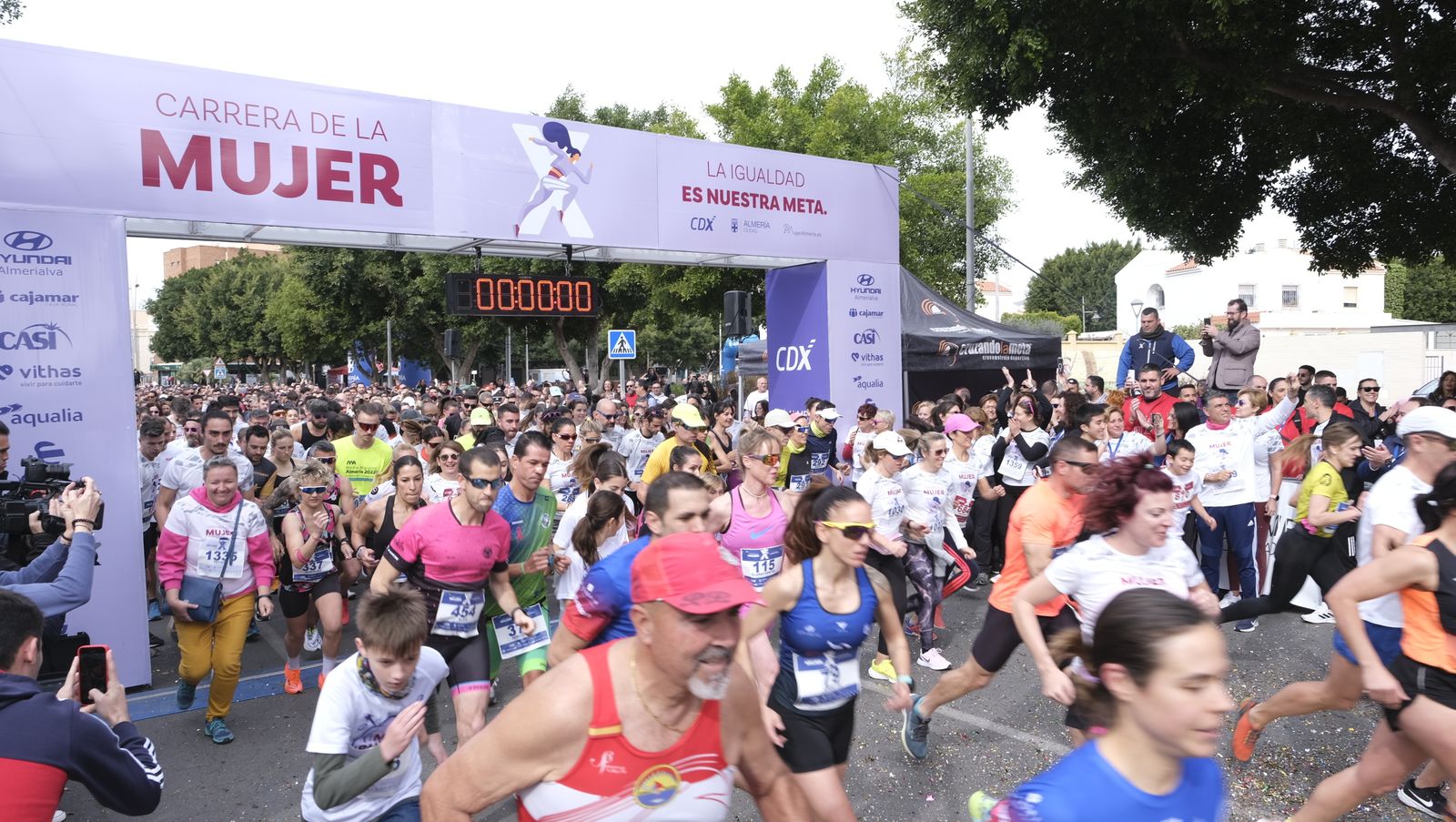 Imágenes de la Carrera de la Mujer 2023 en Almería