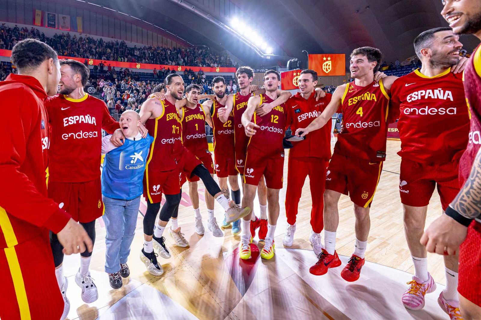 Francis Alonso lidera a una España invicta con 12 puntos