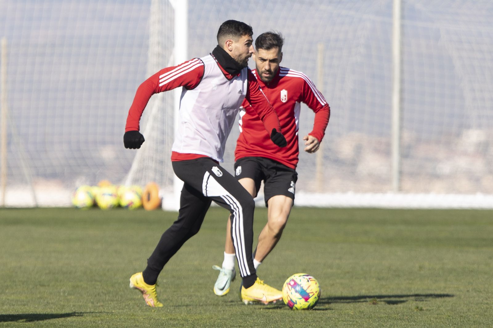 Puertas y Perea, en un entrenamiento del Granada CF