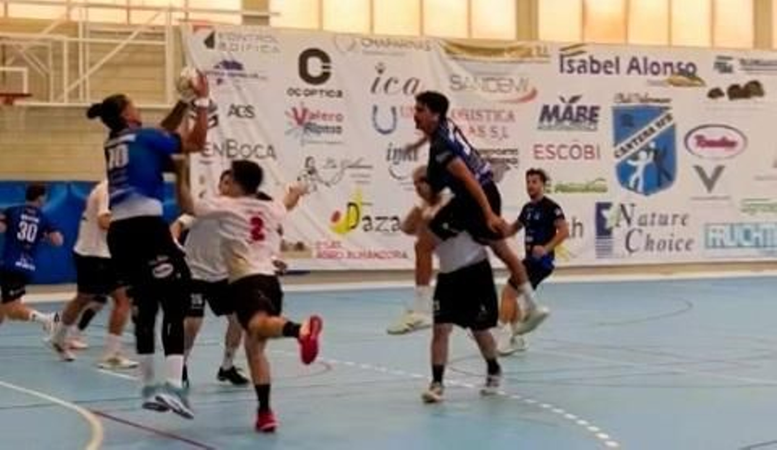 Una acción de un encuentro de esta temporada disputado por los canterano-sureños en su feudo.