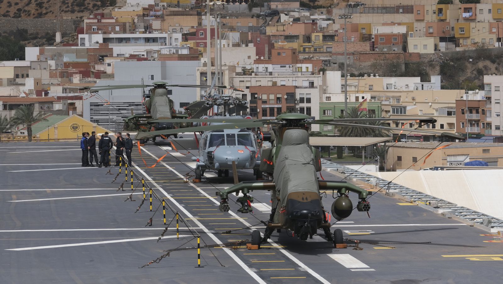 Fotogalería de la visita al portaaviones Juan Carlos I. Puerto de Almería.