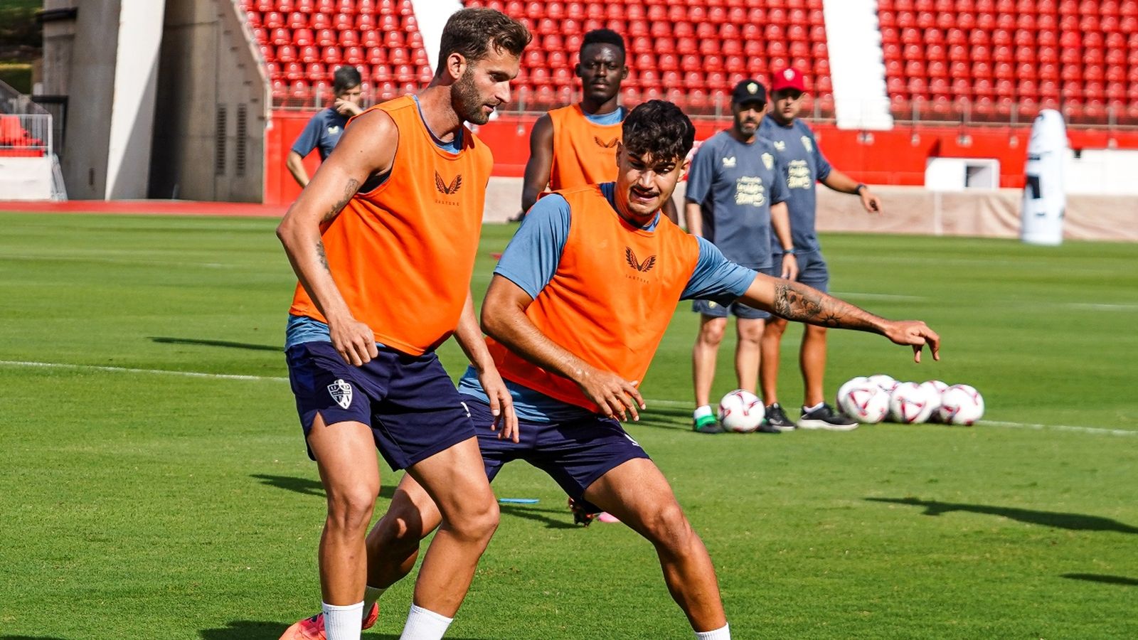 Leo Baptistao y Paco Sanz se ejercitan en el feudo rojiblanco.