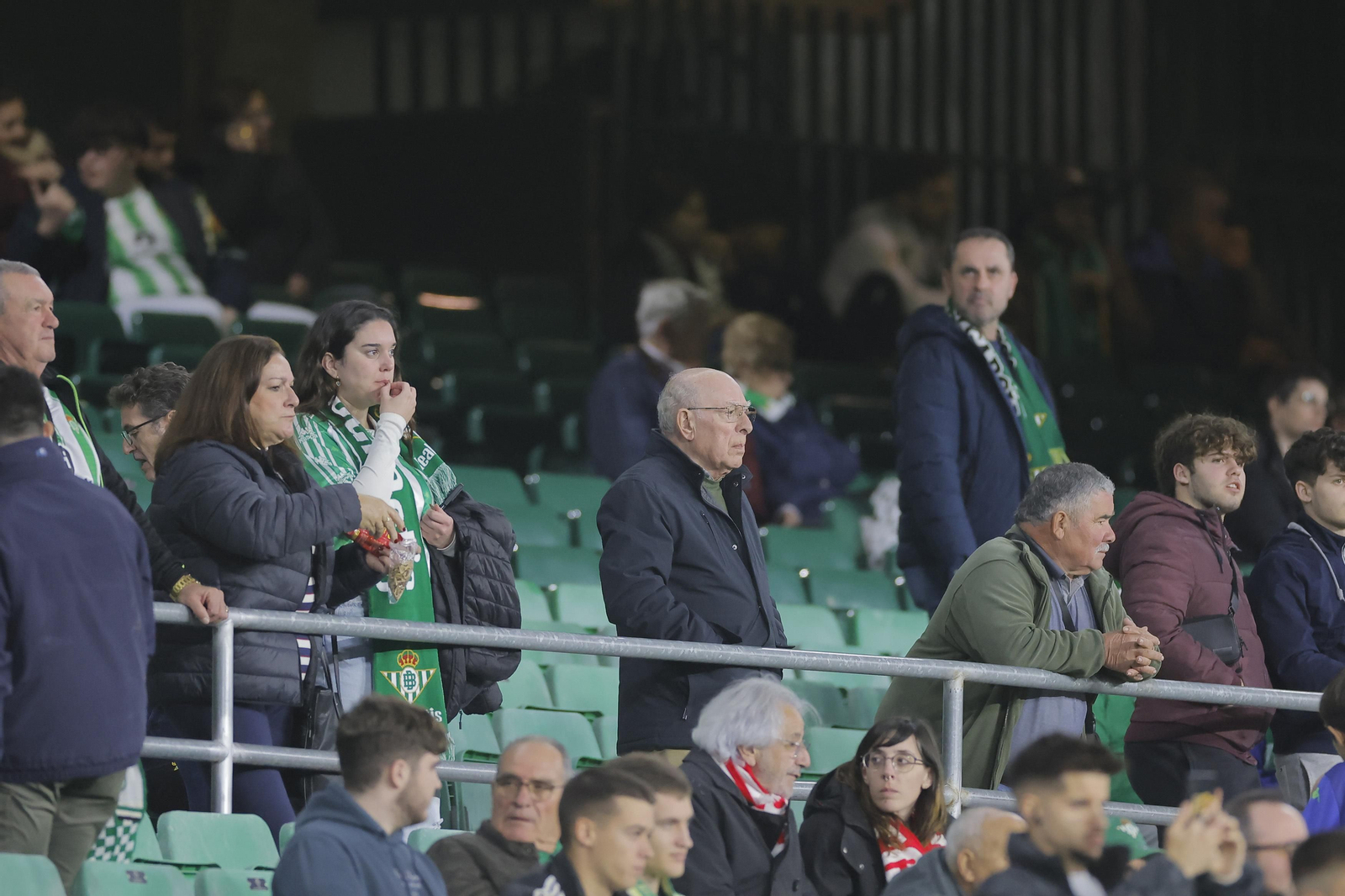 Búscate en las fotos del Betis-Girona