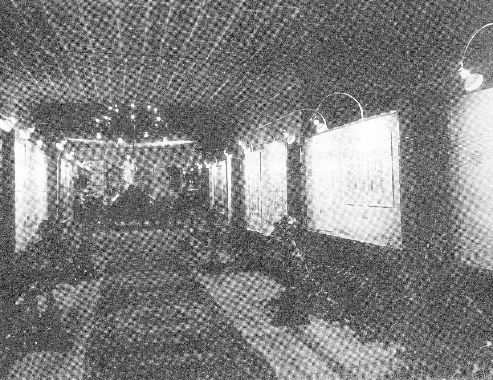 Fotografía de la exposición que se celebró en la cripta de la Catedral de Cádiz en 1974.