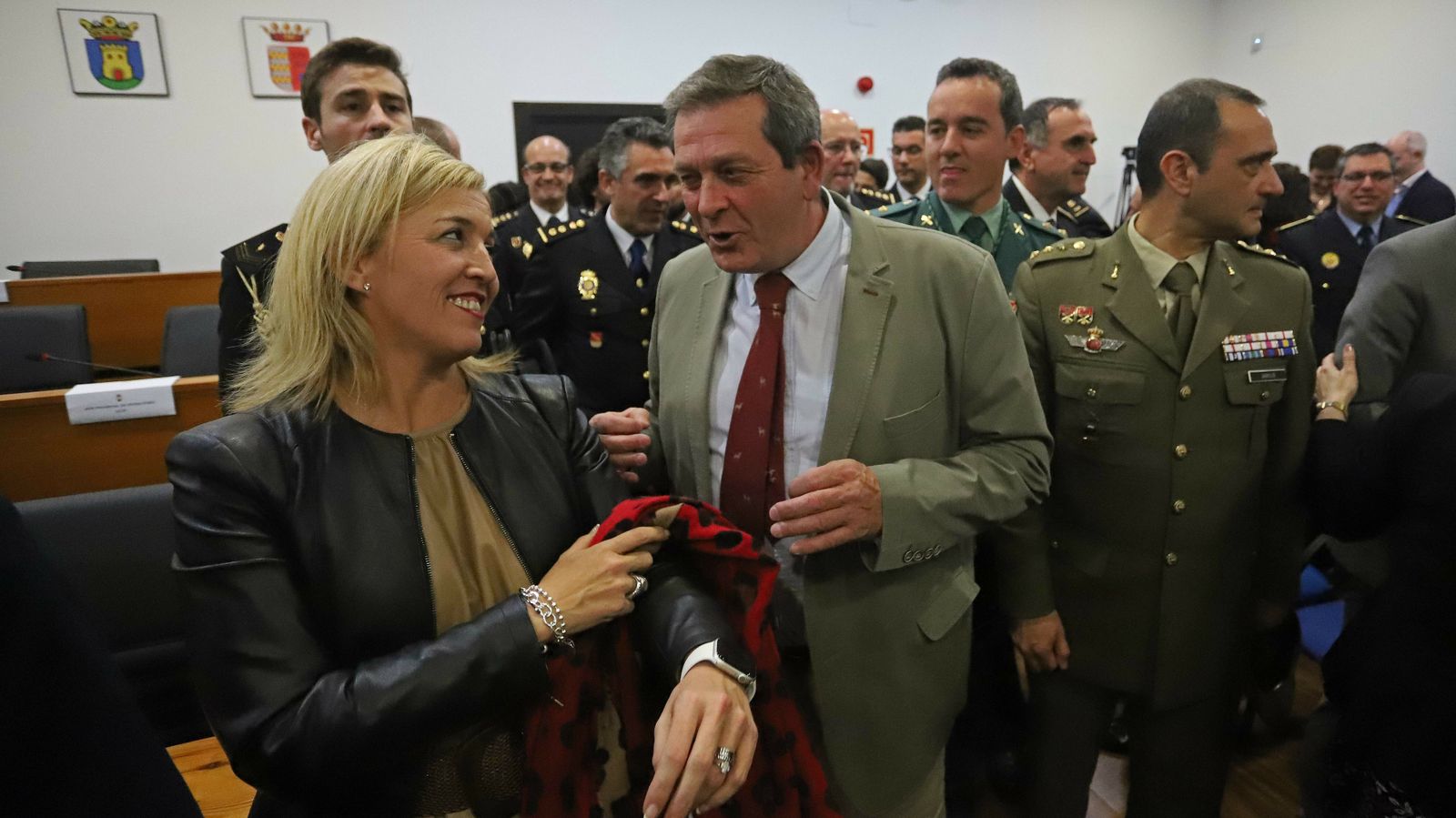 Fotos del acto de entrega de la Medalla de la Mancomunidad a la Policía Nacional