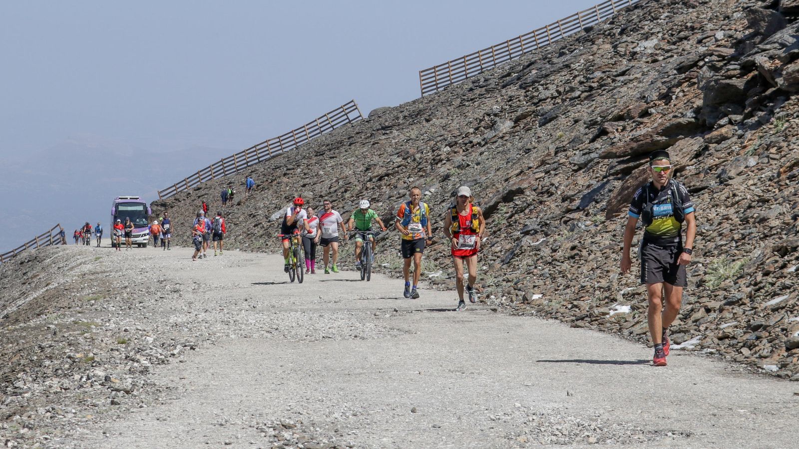 Los corredores realizan un esfuerzo titánico para llegar a la meta