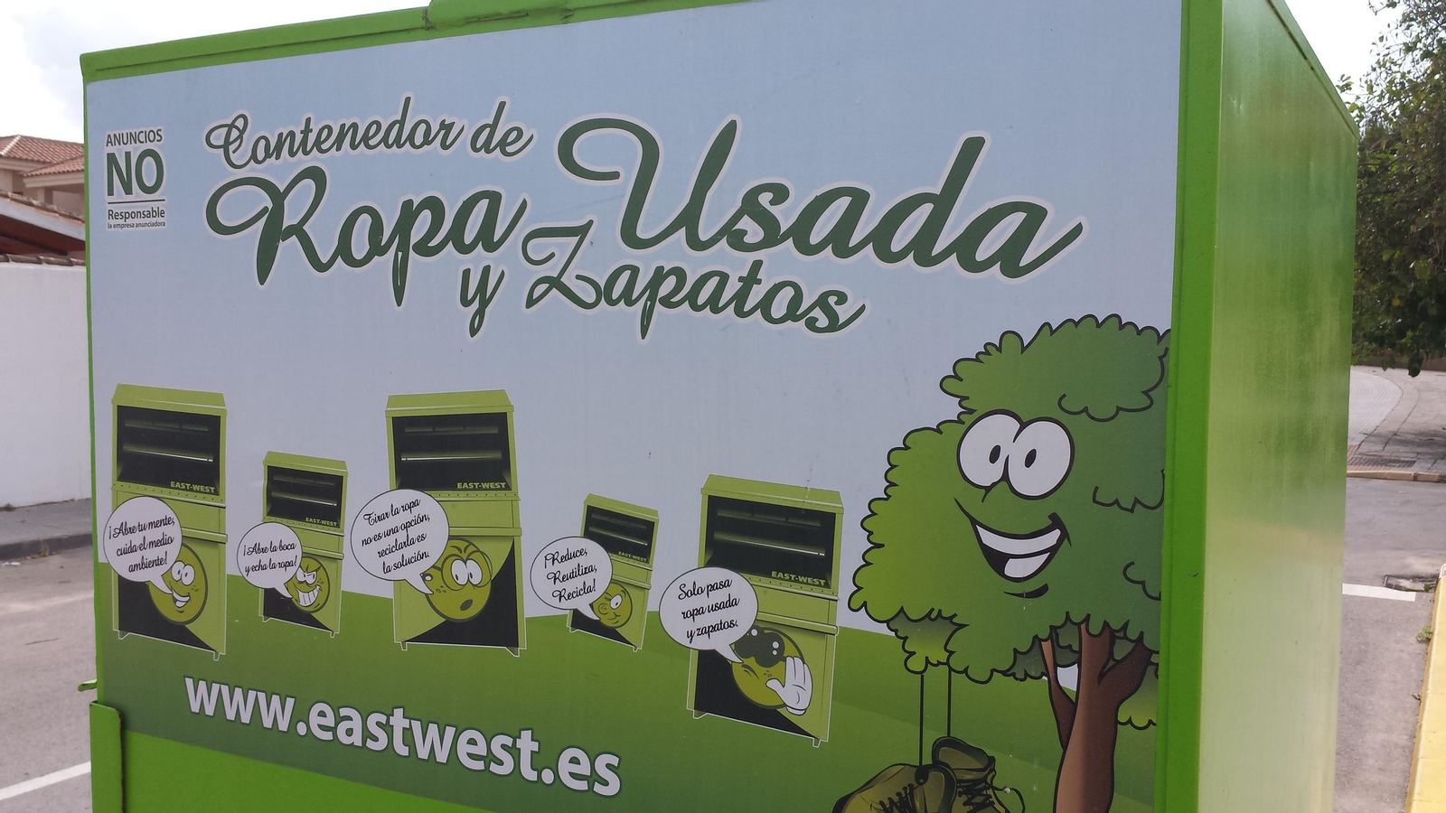 La ropa recogida en Granada es gestionada por la compañía East West.