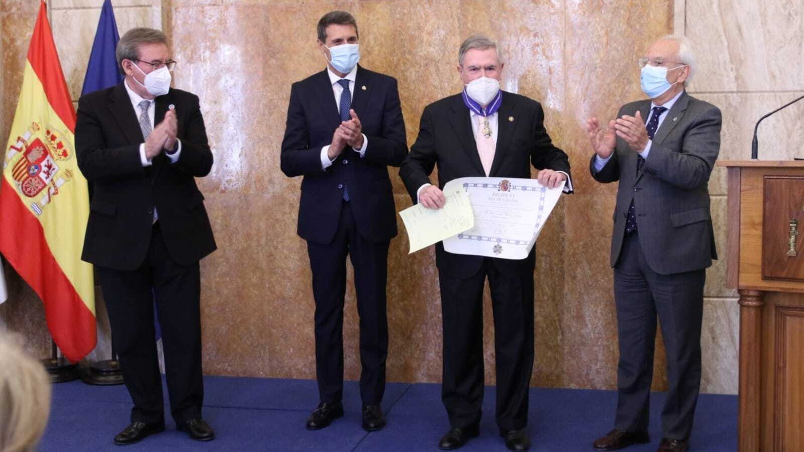 Fernando Brea recibe la Encomienda del Mérito Civil por su dedicación como servidor público