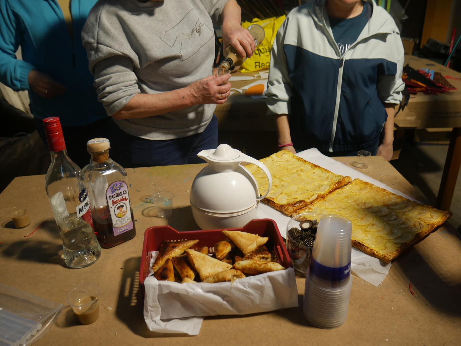 Imágenes de la elaboración de las carrozas tradicionales de Canjáyar