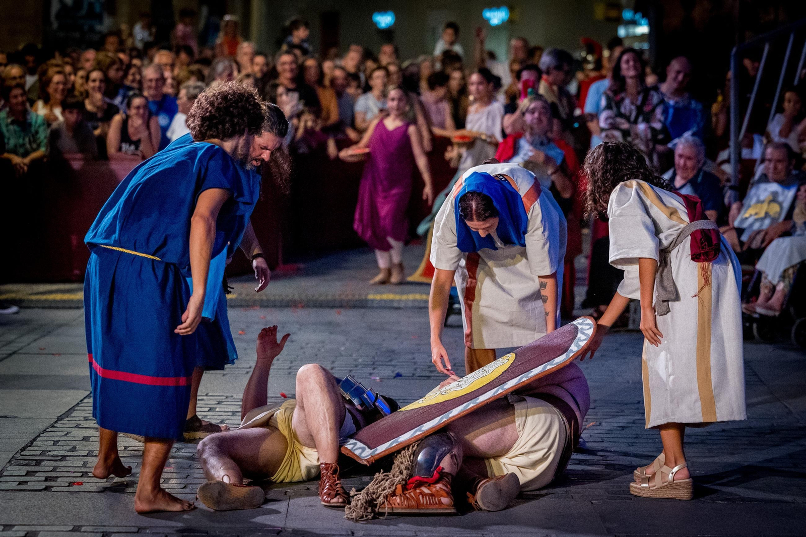 Las imágenes de Gades Romana 2025: la comitiva y el espectáculo inaugural en Cádiz