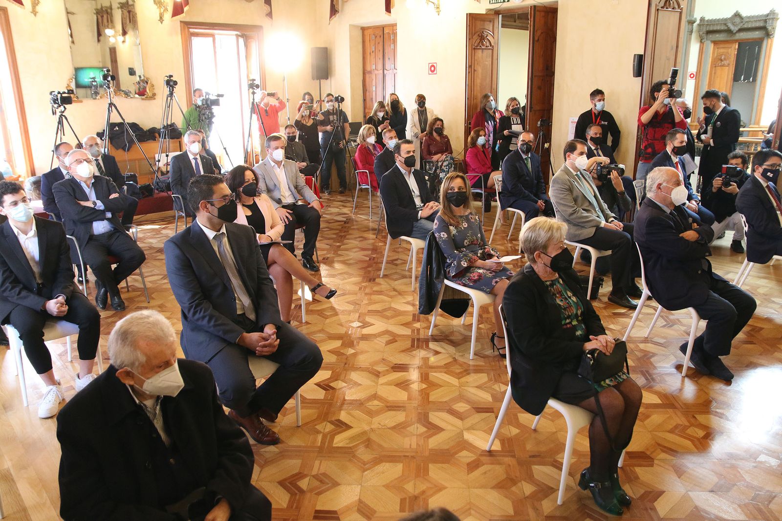 Fotogalería de la entrega de banderas por el Día de Andalucía