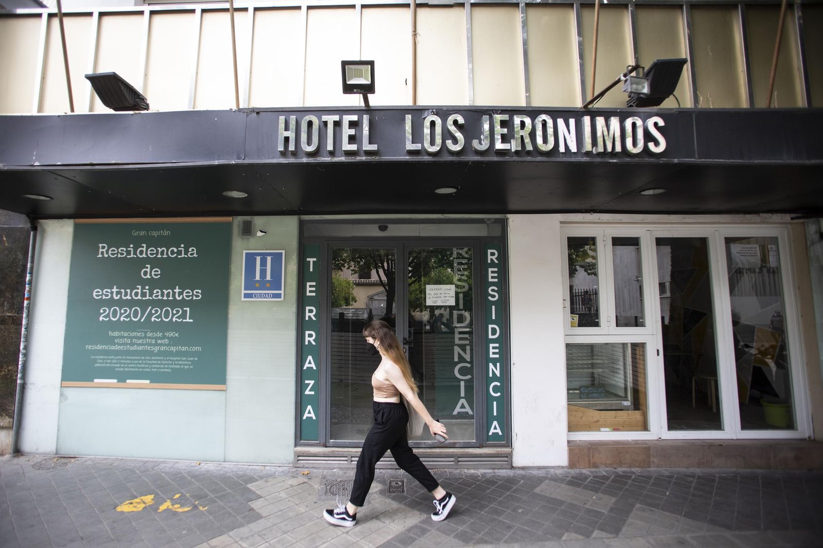 Preparativos para abrir una nueva residencia universitaria en el Hotel Los Jerónimos de Granada.