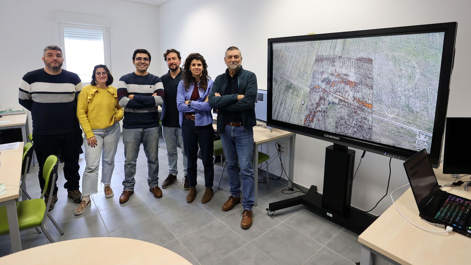 Lázaro Lagóstena (d), junto a su equipo, Antonio Villalpando, Aroa Plaza, Manuel Ruiz Barroso, Enrique Aragón e Isabel Rondán Sevilla.