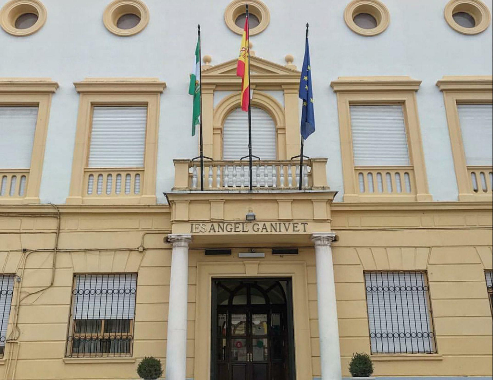 Fachada del IES Ángel Ganivet de Granada.