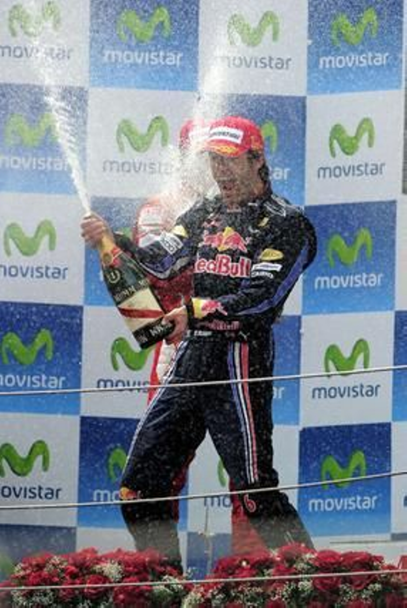 Fernando Alonso queda segundo en un Gran Premio dominado de principio a fin por el piloto de Red Bull Mark Webber. / AFP