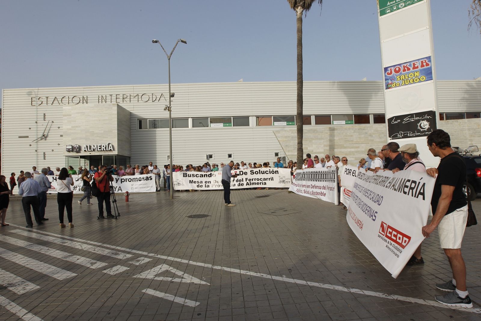 Fotogalería manifestación Mesa del Ferrocarril de Almería