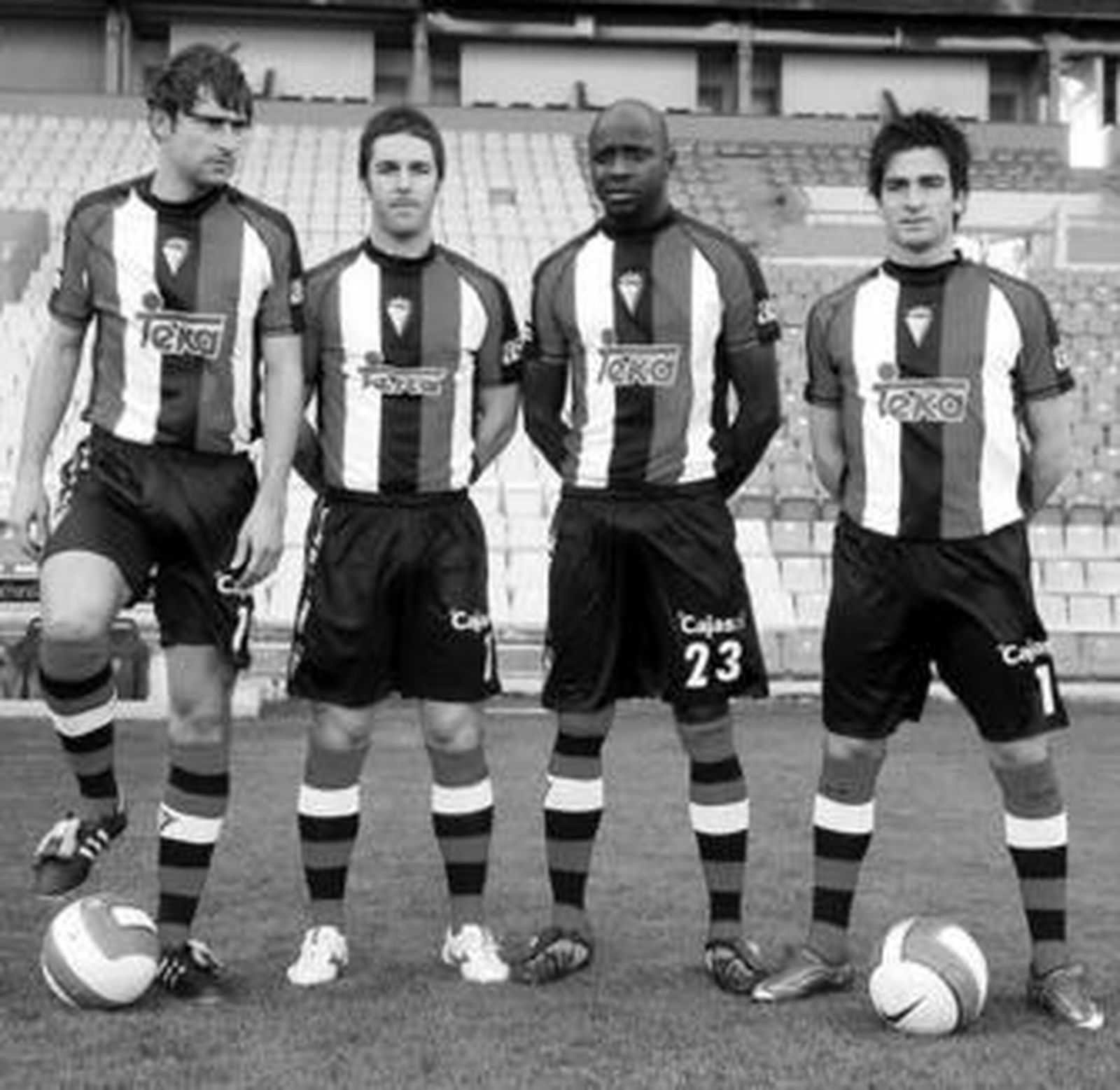 Fleurquin, Abraham Paz, Bangoura y Natalio, posando ayer con la tercera equipación.