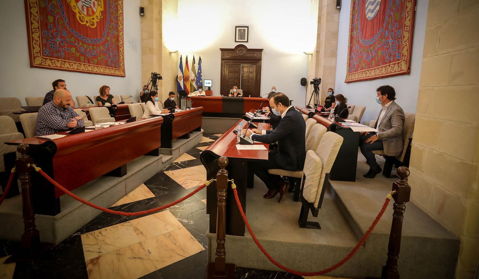 Concejales de Ciudadanos y de Adelante durante un pleno celebrado en mayo del año pasado.