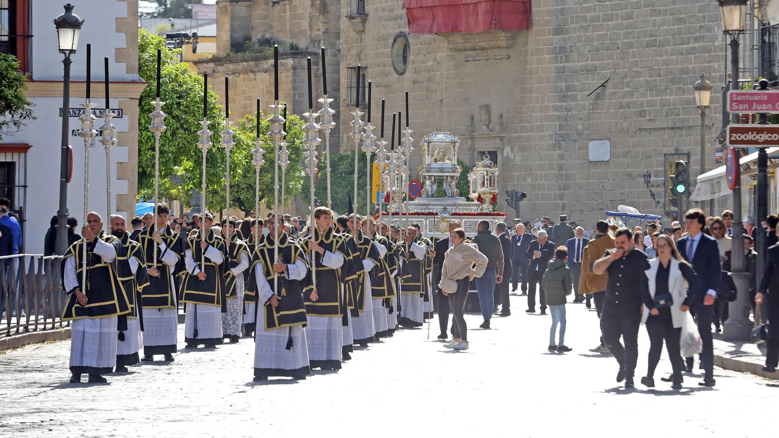 Imágenes de la Hermandad de la Piedad en el Sábado Santo de Jerez 2025