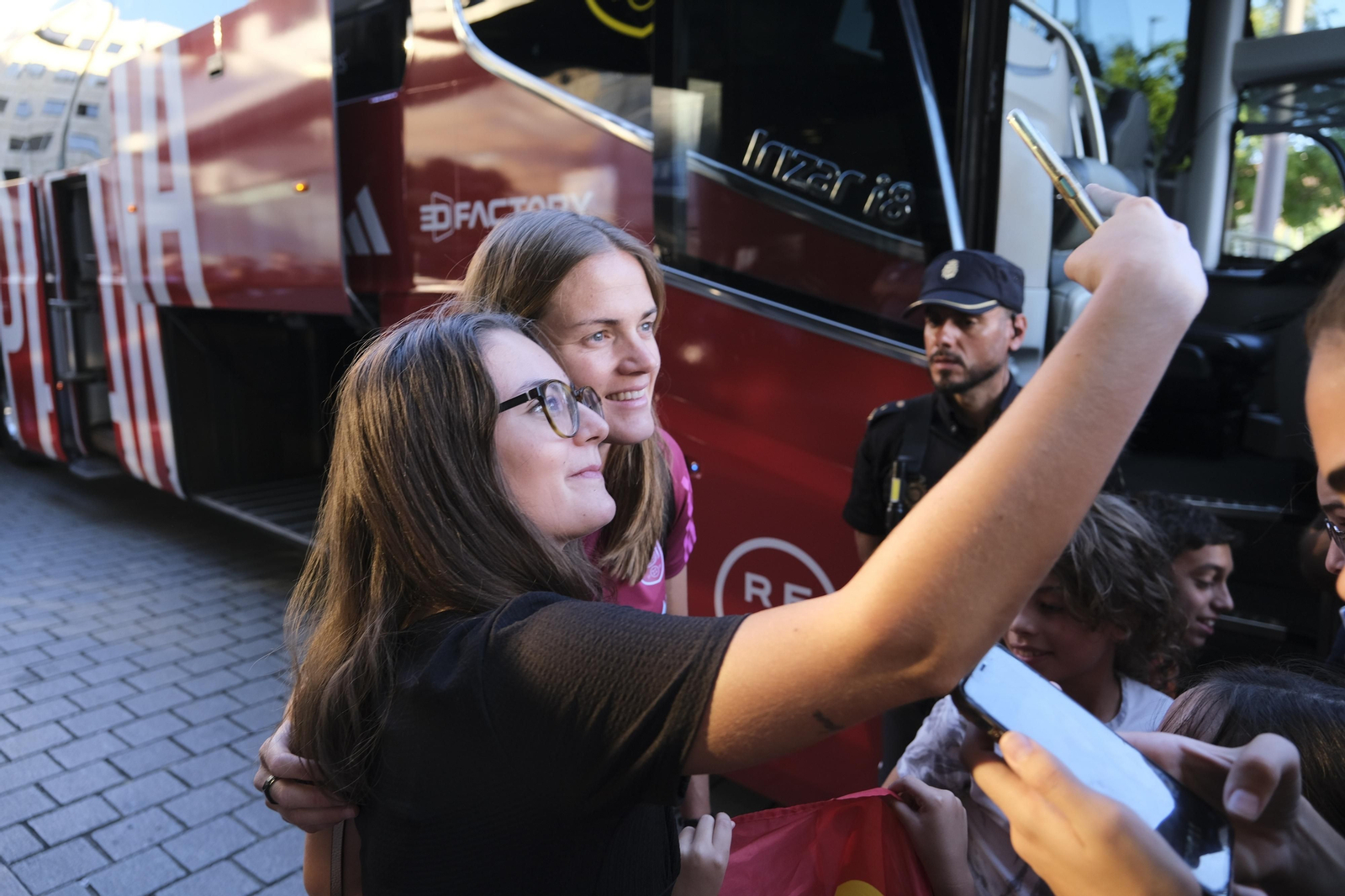 Las mejores fotografías de las campeonas del mundo a su llegada a Córdoba
