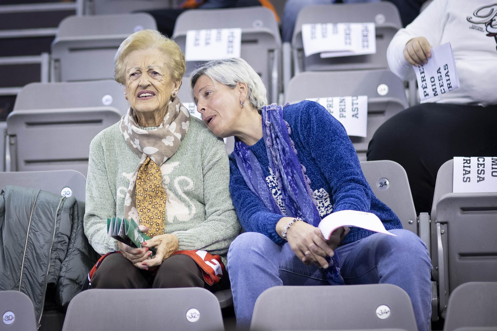 Encuántrate en la grada durante el Covirán Granada-Real Madrid
