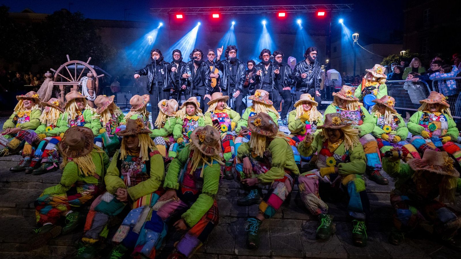 'Los calaitas', junto a la comparsa infantil 'Los del huerto'.