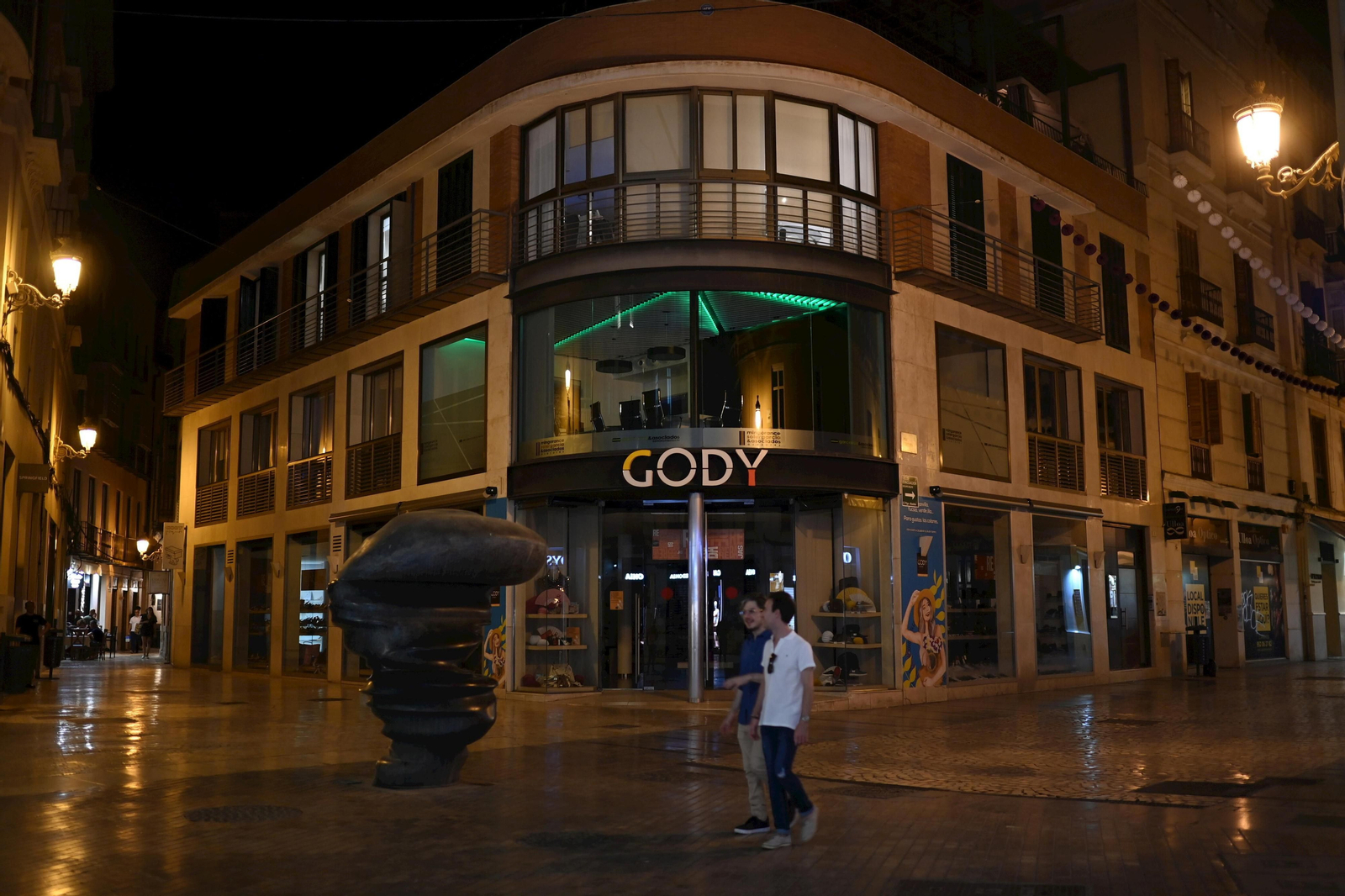 La Málaga apagada: Fotos de la penumbra por el Plan de Ahorro Energético