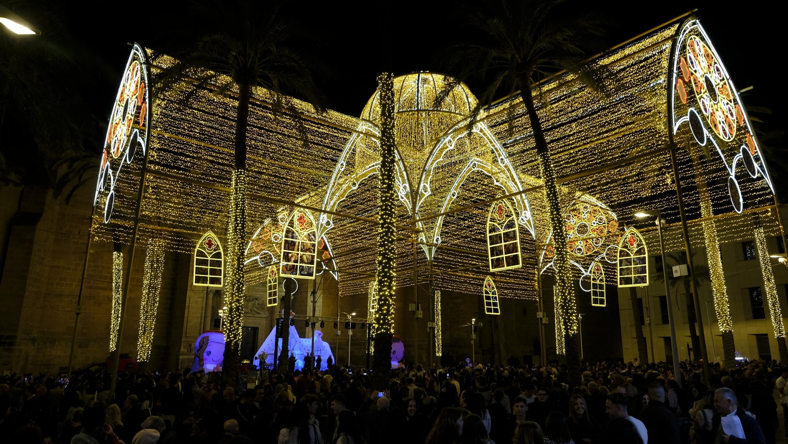 Las mejores imágenes del encendido navideño en Almería