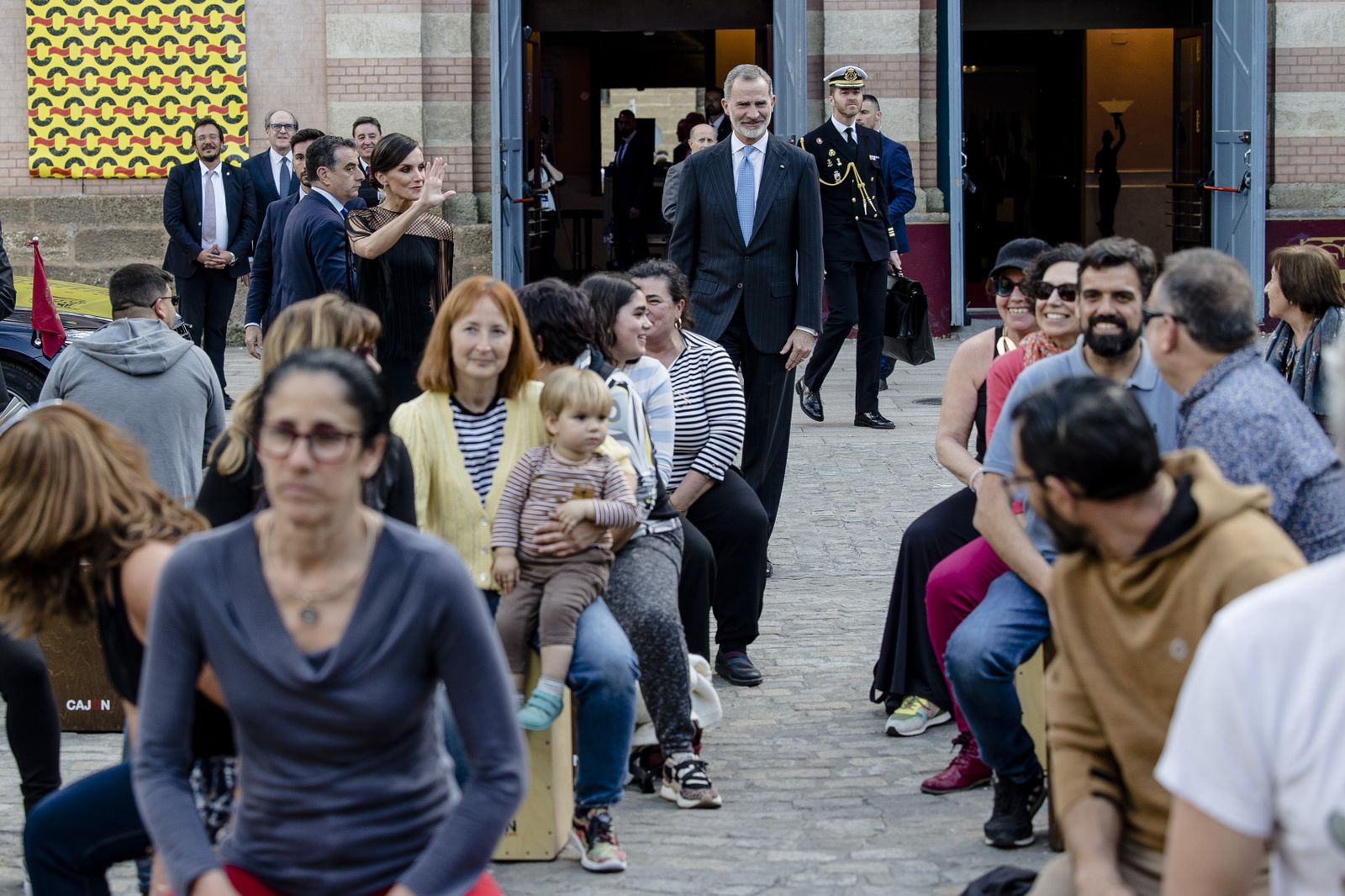 Las imágenes del Rey tocando el cajón en el Congreso de la Lengua de Cádiz