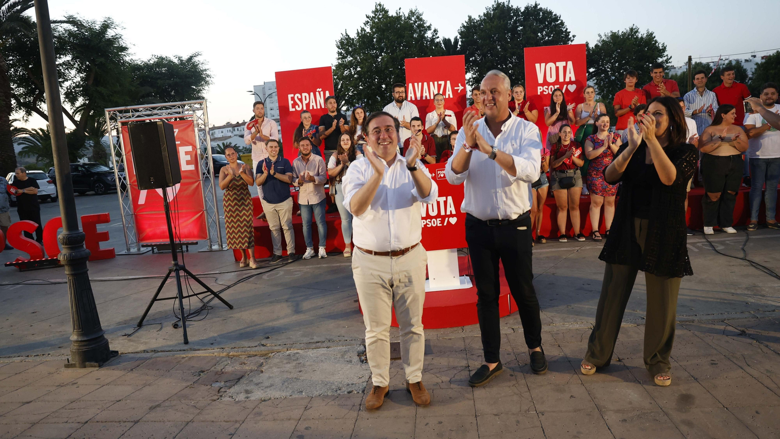 Las fotos del ministro Jose Manuel Albares durante el mitin en San Roque
