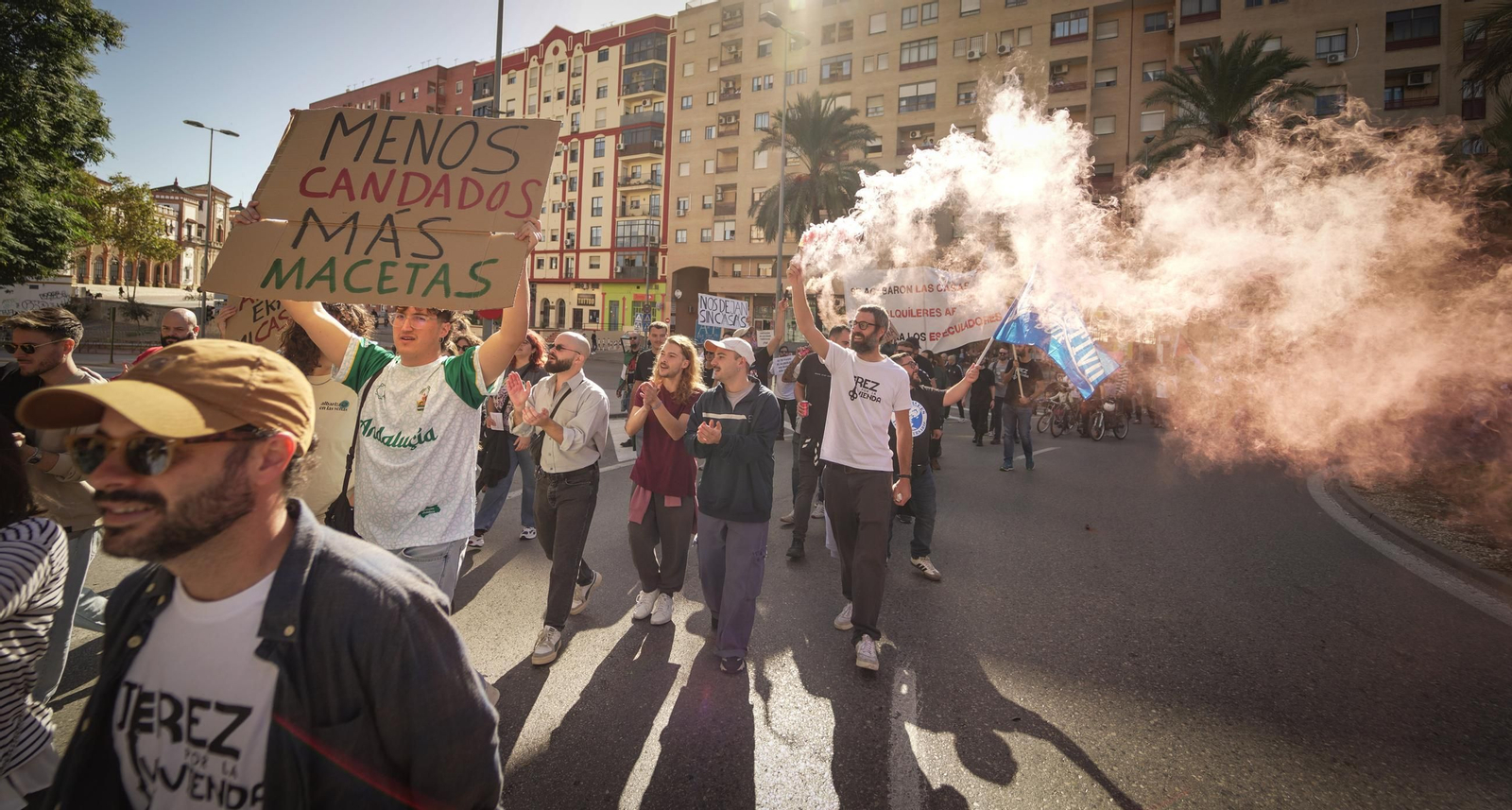 Imágenes de la numerosa participación en la manifestación 'Jerez por la Vivienda'
