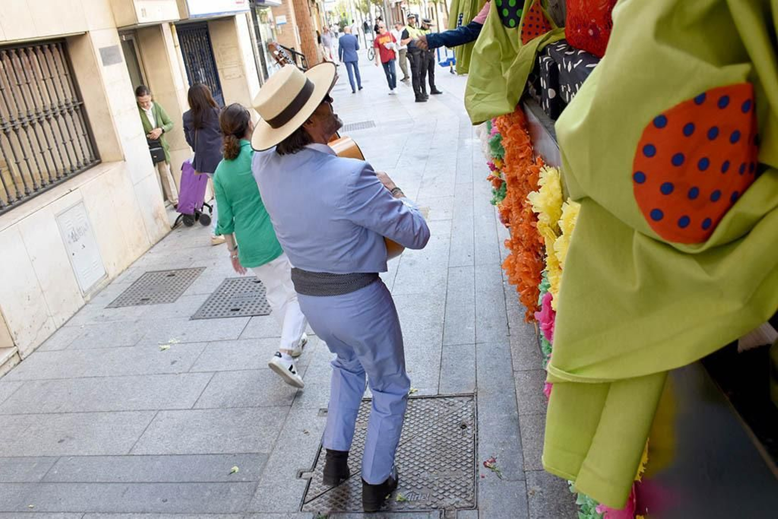 Las mejores imágenes de los peregrinos en la salida de Emigrantes