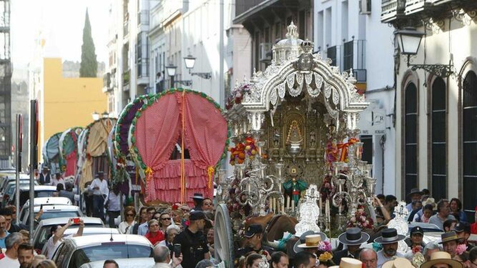 El Simpecado macareno por la calle Bécquer