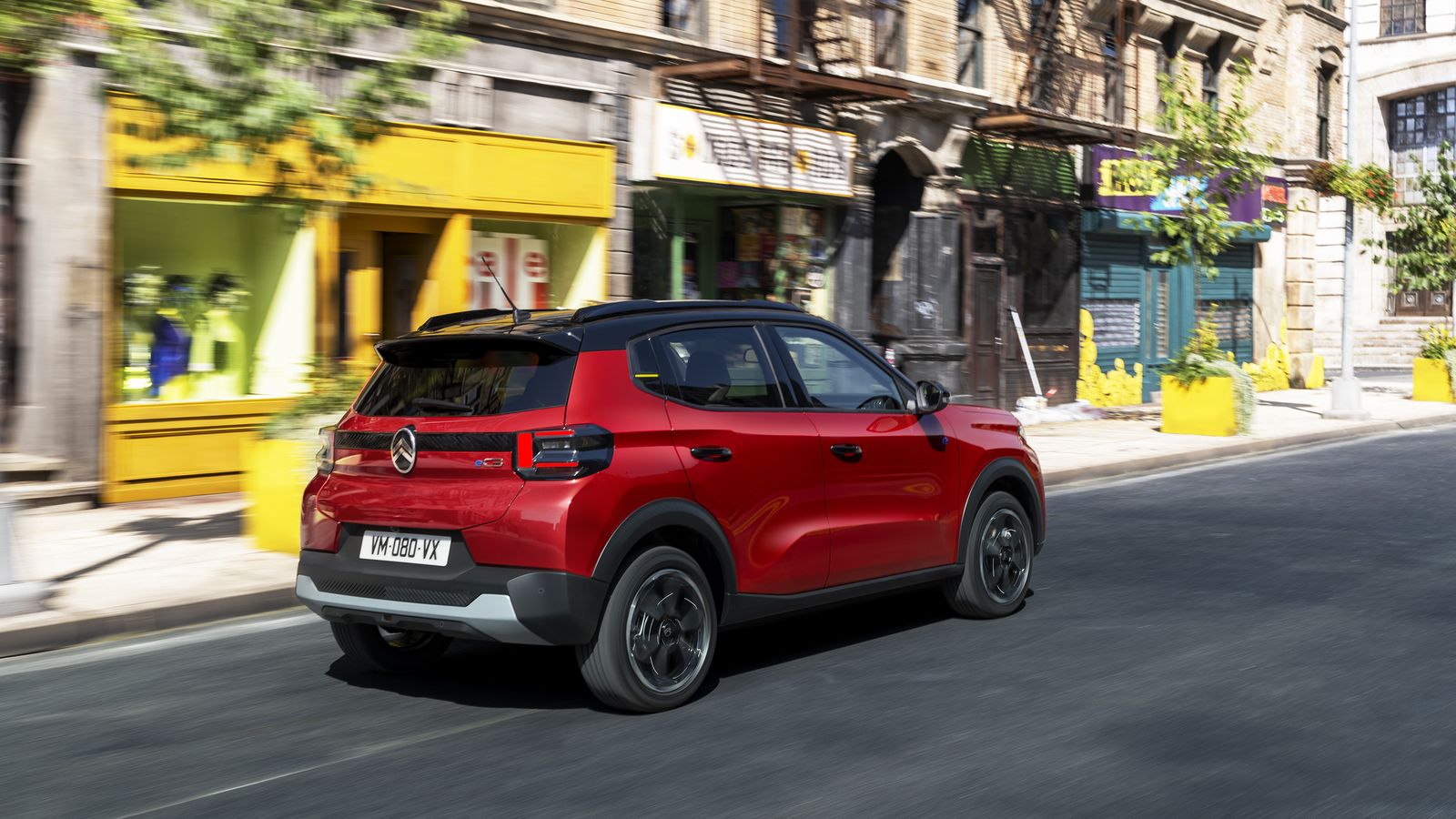 Con el mismo motor y batería, Citroën pone a la venta dos versiones del ë-C3 diferenciadas por 4.500 euros.