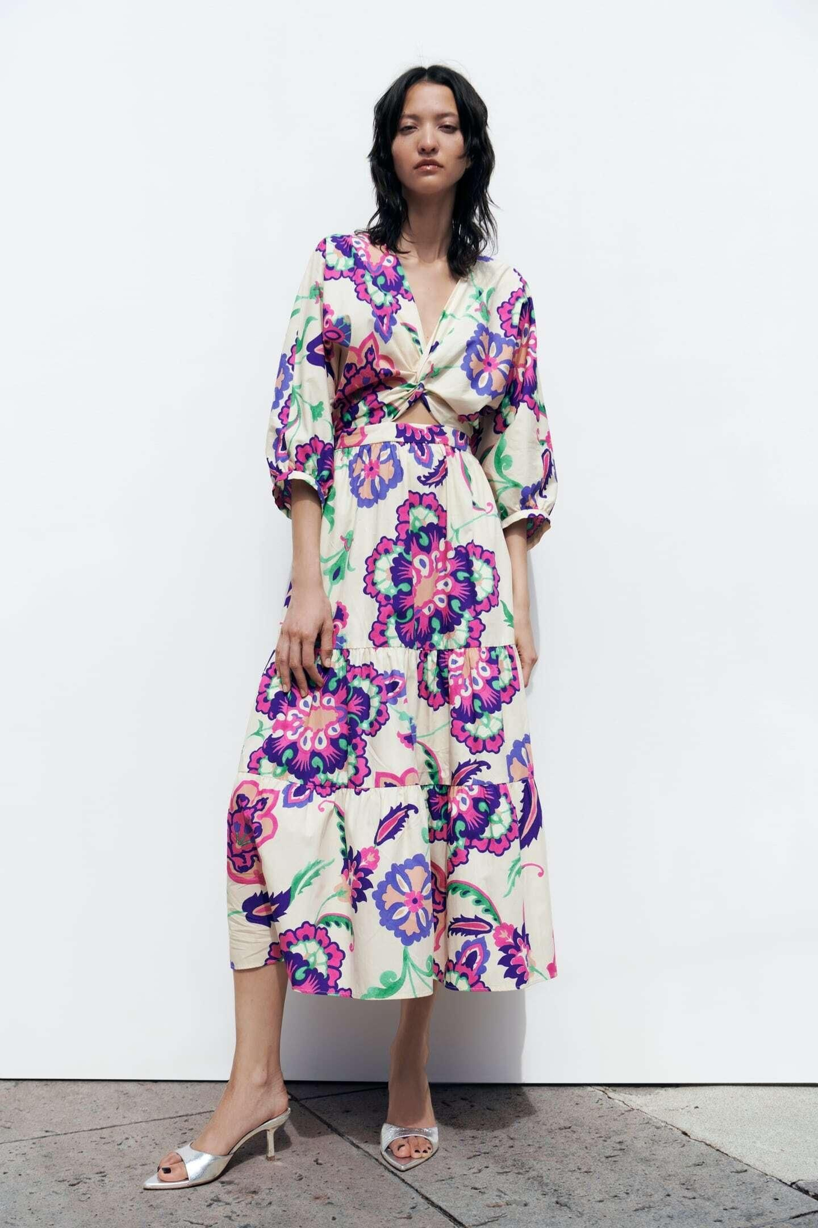 Vestido estampado de flores de Zara.