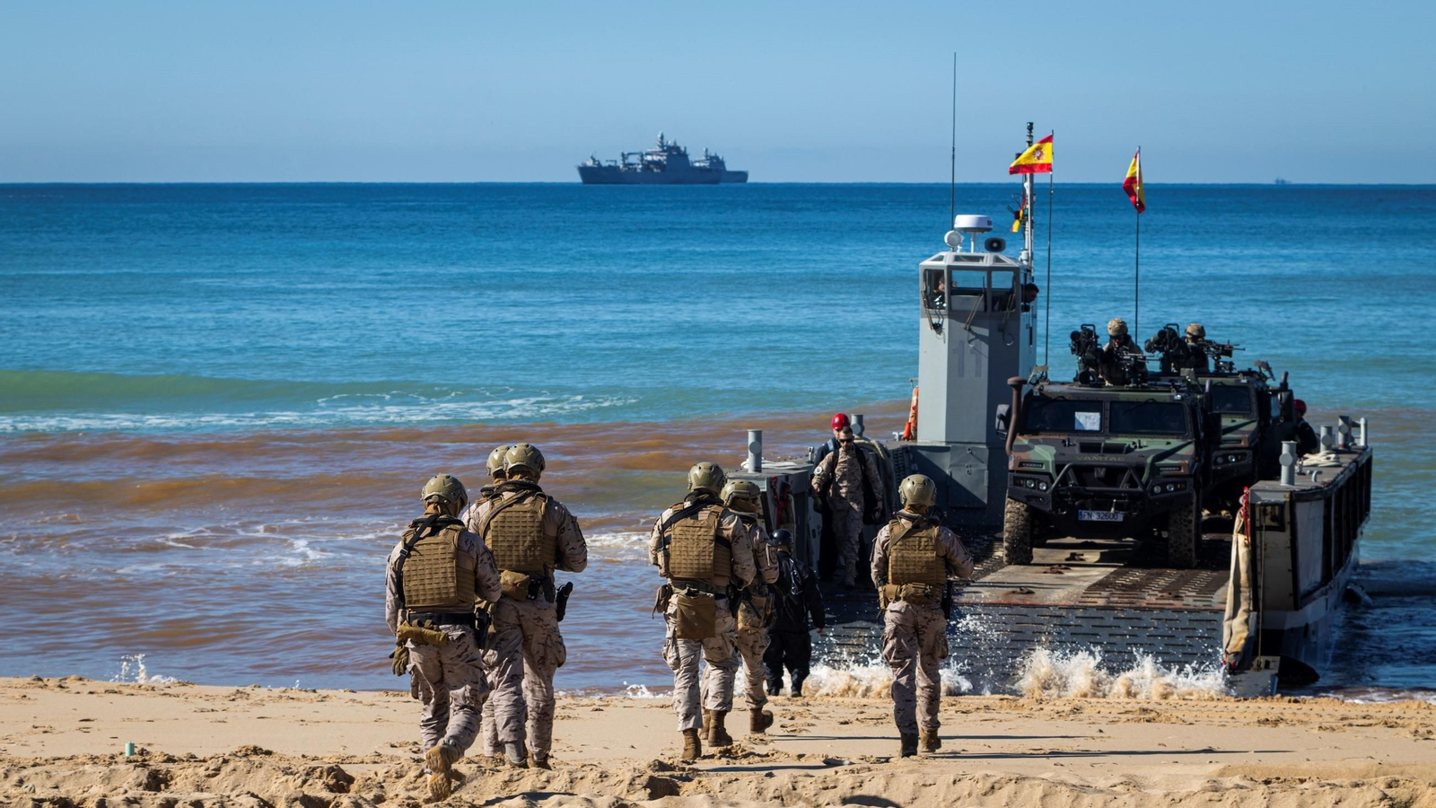 Infantes de Marina en un ejercicio en el campo de adiestramiento del Retín.
