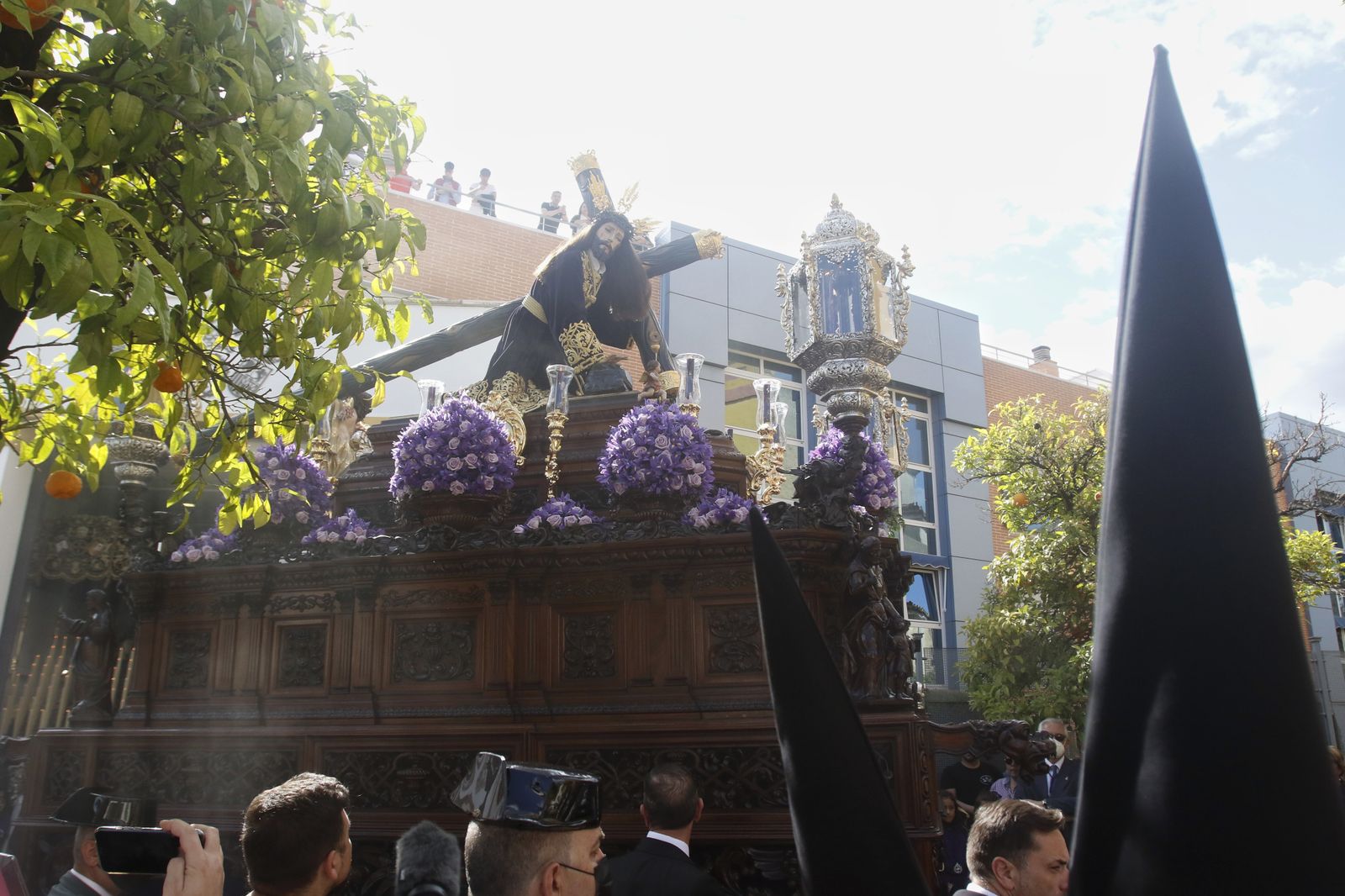 Jueves Santo en Córdoba: La procesión del Caído, en imágenes