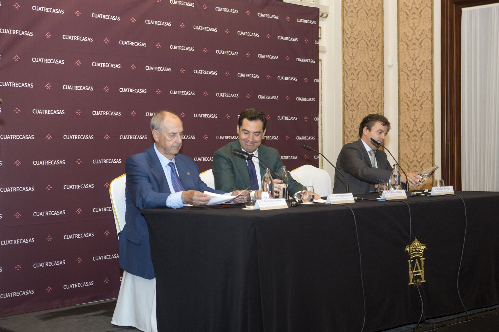 Las imágenes de la entrega de la Beca Manuel Olivencia