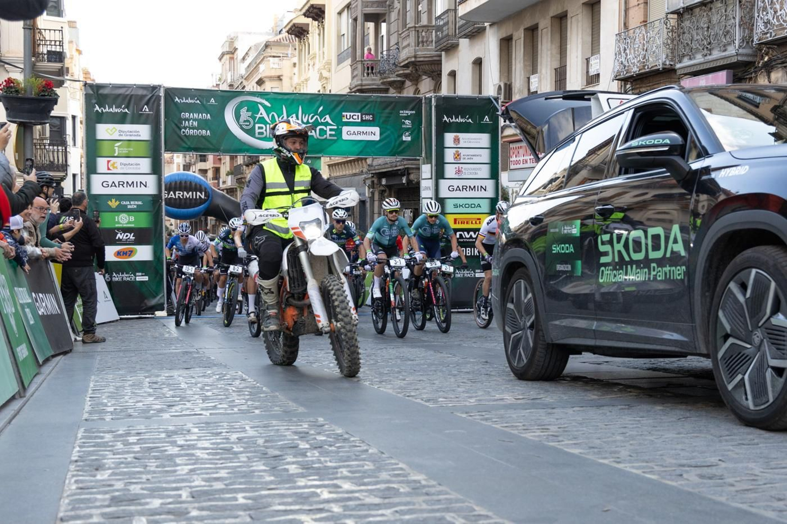 En imágenes: la Andalucía Bike Race dice adiós a Jaén con una etapa marcada por Jabalcuz