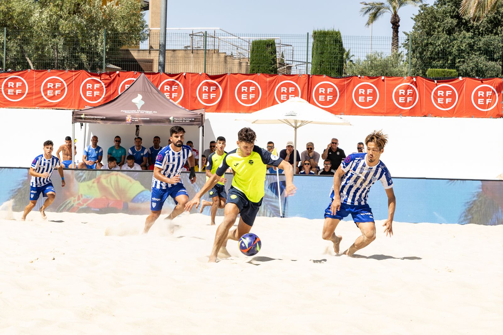 La final y la entrega de trofeos de la Copa Federación masculina de fútbol playa, en imágenes