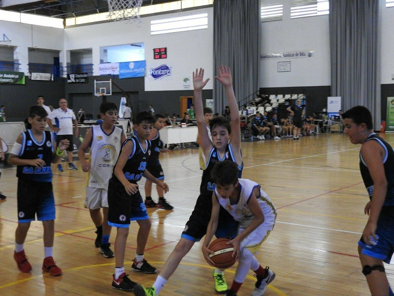 Una acción del ULB-Coria en el Cadeba de Sanlúcar.