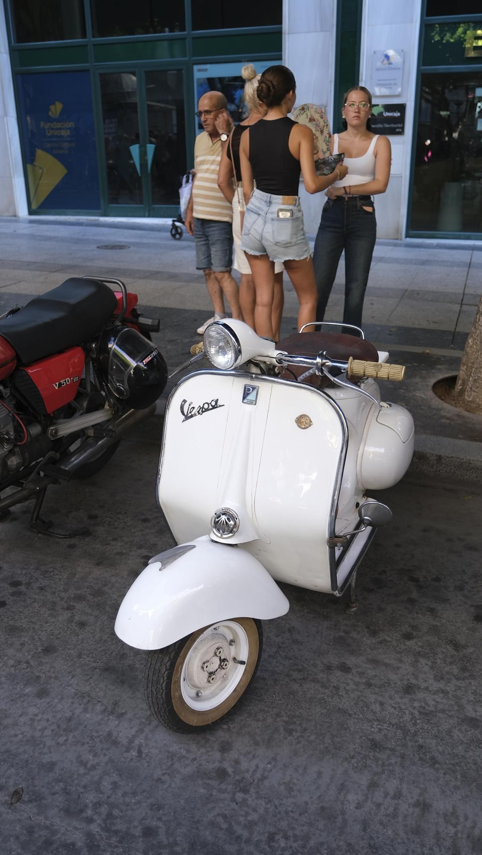 Exposición de Motos Antiguas de la Feria de Almería, en imágenes