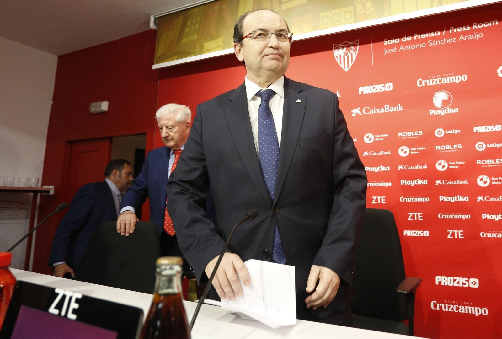 El presidente del Sevilla, José Castro, justo antes de su comparecencia.