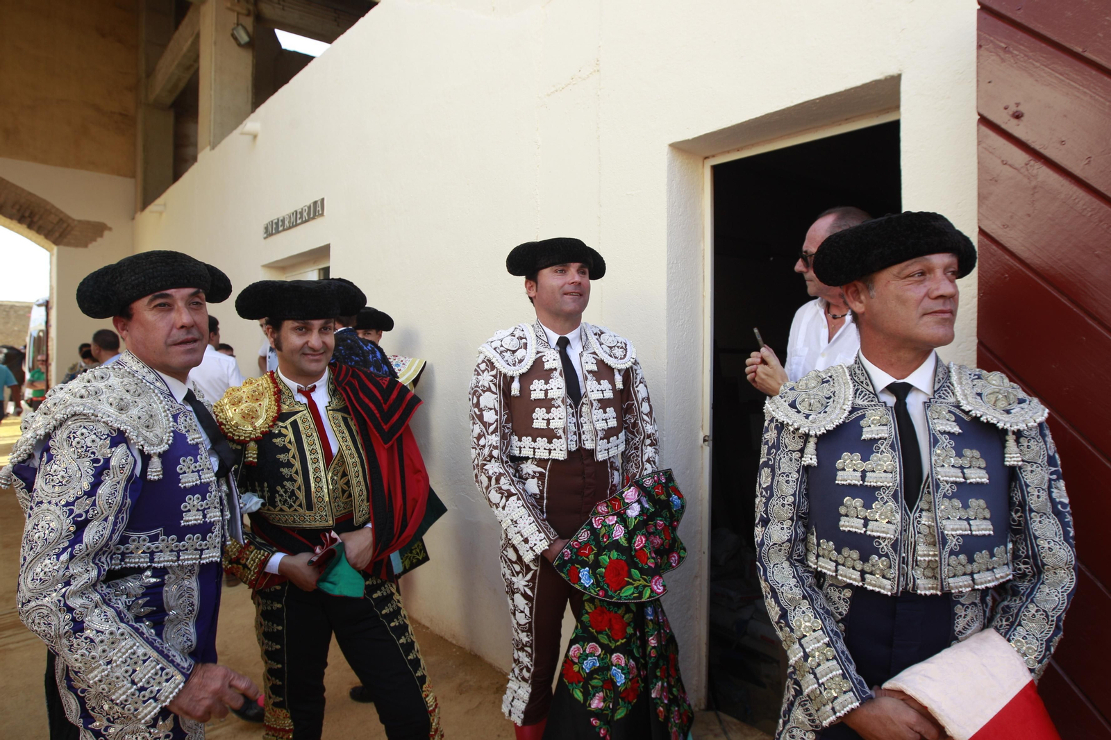 Imágenes de la corrida de toros de la Feria de Vera, con Morante de la Puebla, Emilio de Justo y Pablo Aguado