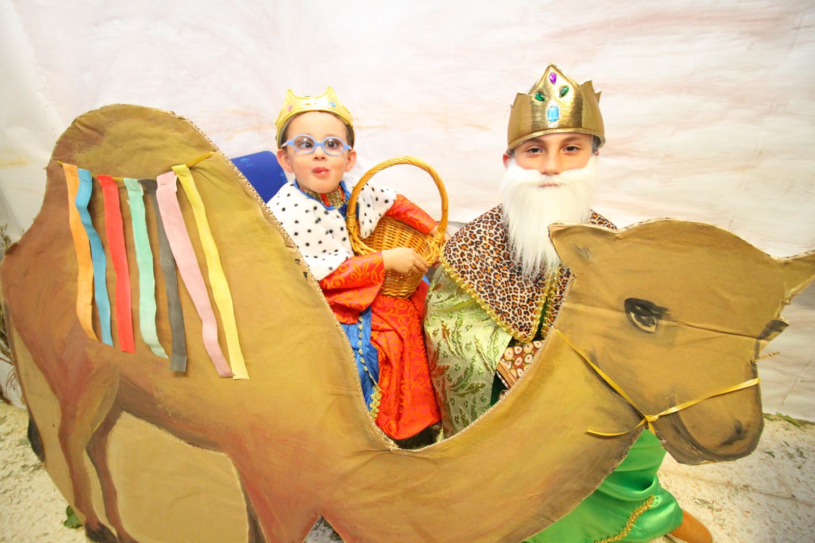 Imágenes del Belén viviente del colegio 12 de Octubre y la AMPA