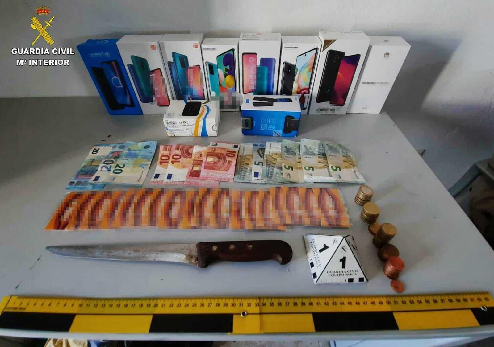 La mercancía sustraída y recuperada por la Guardia Civil. La mercancía sustraída y recuperada por la Guardia Civil.