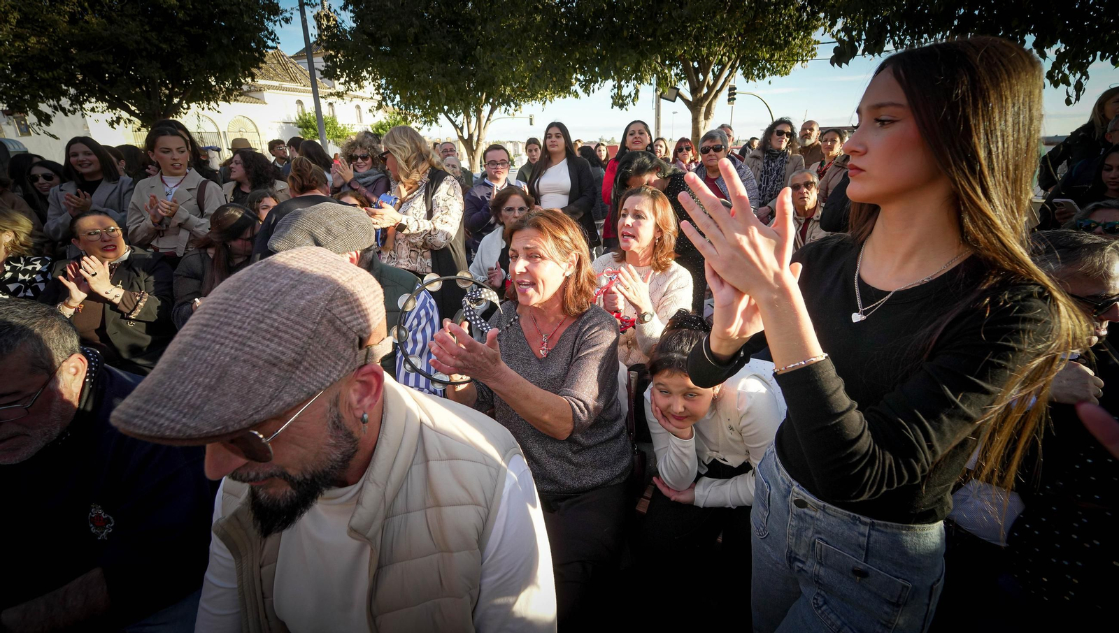 Imágenes del gran ambiente el primer día de zambombas en Jerez