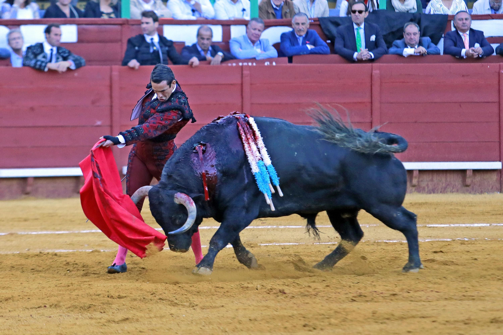 Imágenes de la faena de "El Fandi", Manzanares y Roca Rey en el coso jerezano